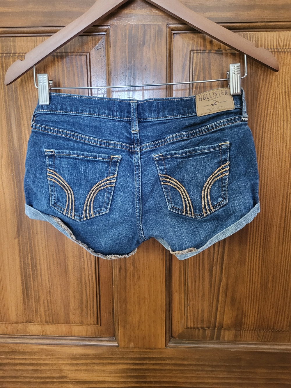 Hollister Women's Medium-Dark Blue Denim Roll Cuff Shorts - Picture 2 of 8